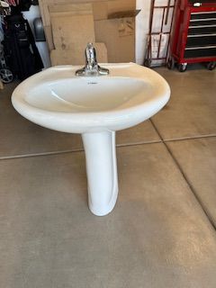 Pedestal sink