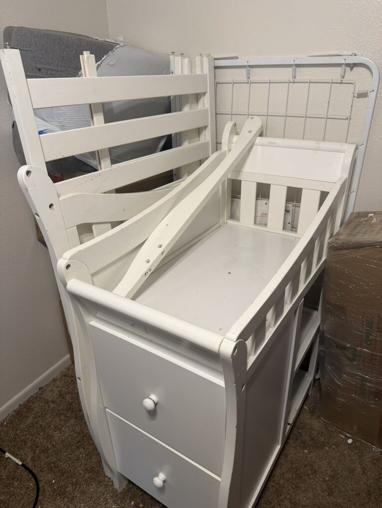 Baby Crib With Changing Table And Drawers