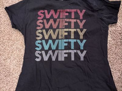 Women’s Taylor Swift t-shirt size large