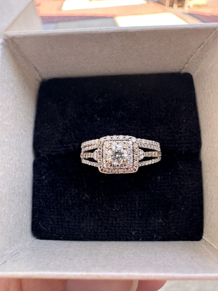 GORGEOUS wedding ring with band