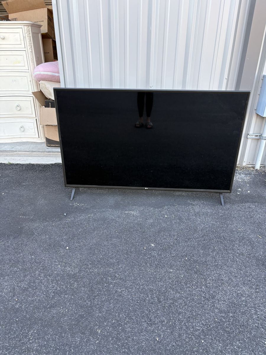 *55” LG TV