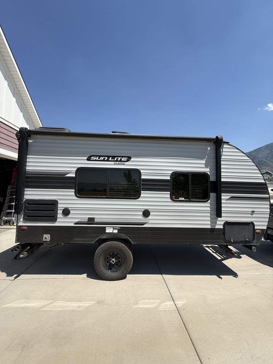 2022 Sun-Lite 18 foot off-road and off grid camper