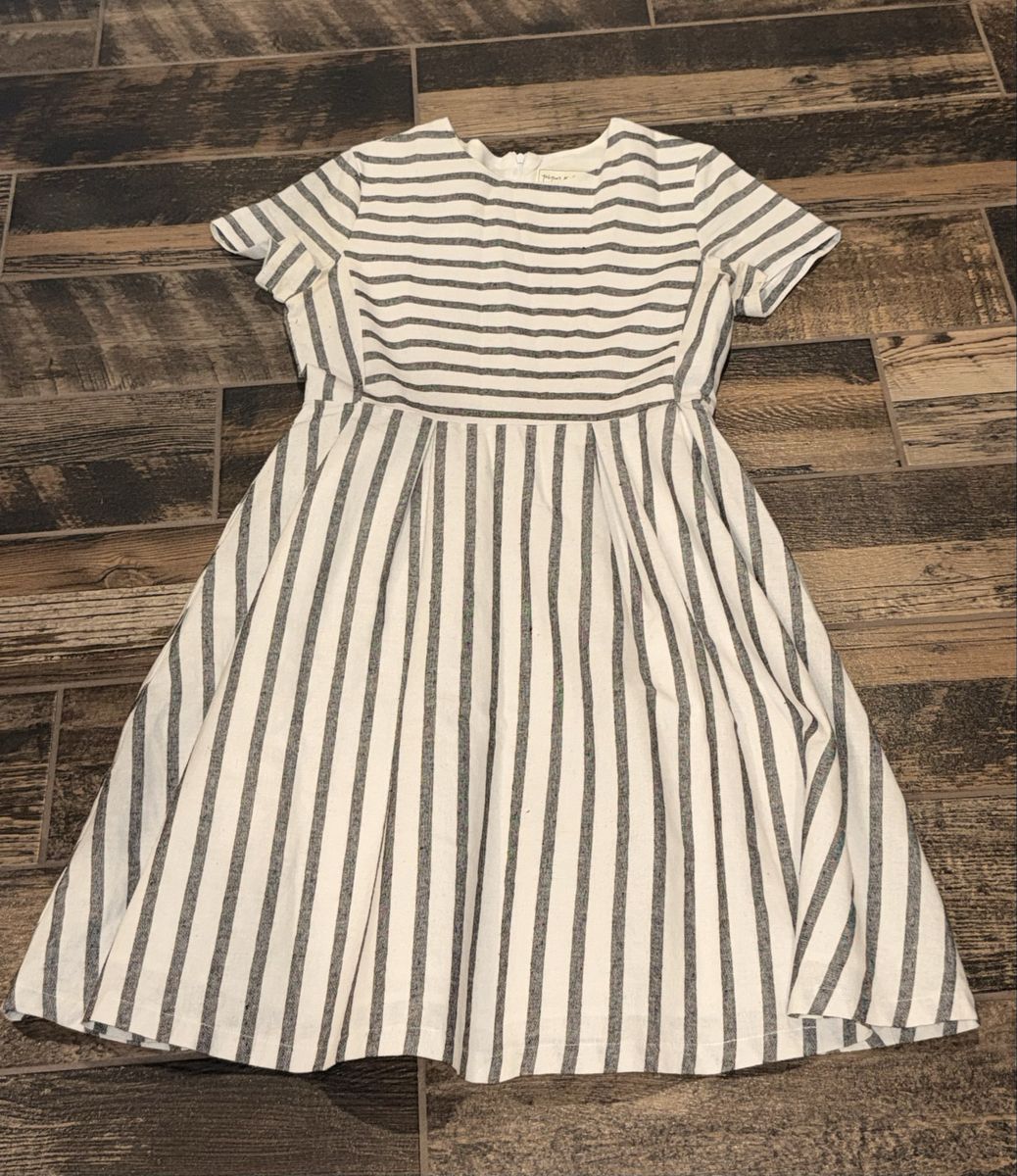 Piper & Scoot Striped Short Sleeve Fit & Flare Dress - Size Small with a pockets 