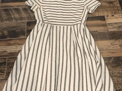 Piper & Scoot Striped Short Sleeve Fit & Flare Dress - Size Small with a pockets
