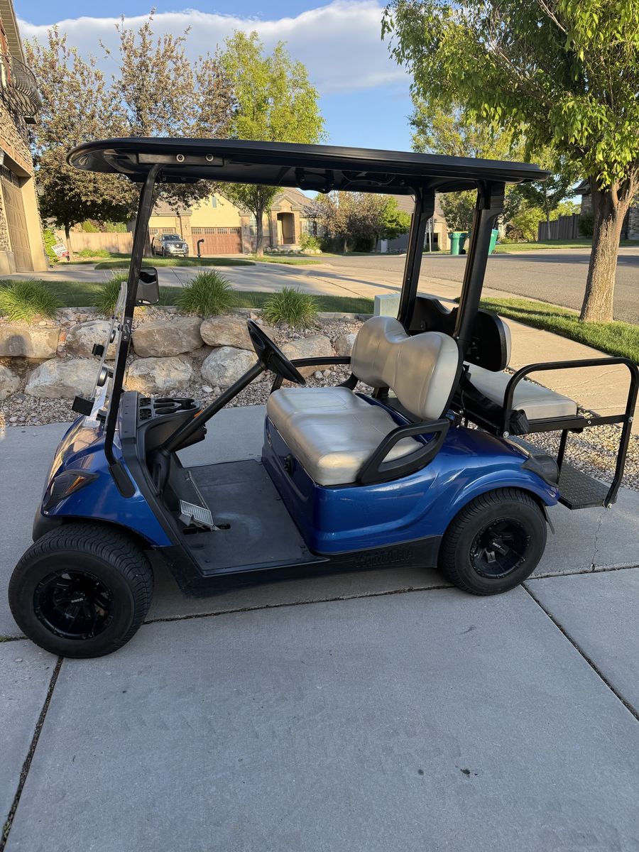 Yamaha Electric Golf Cart - Blue Tooth Sound System Rear Facing Seat/utility bed and Windshield