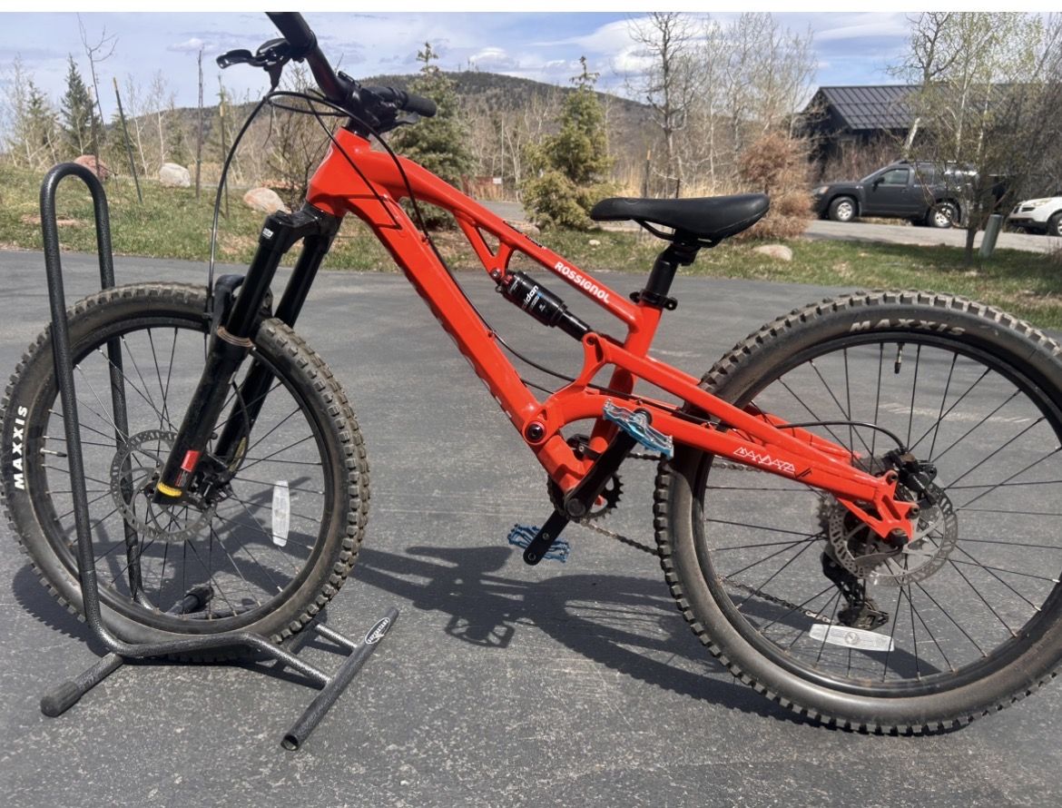 Kids Rossignol Mandate JR 24 - Full Suspension - MINT (Only 20 Miles)