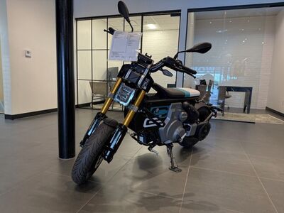 2025 BMW Motorrad CE 02