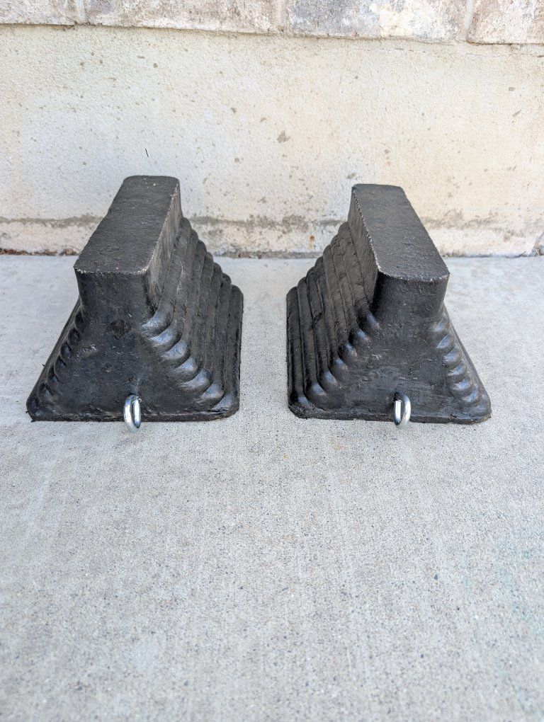 Heavy Duty Molded Rubber Wheel Chocks