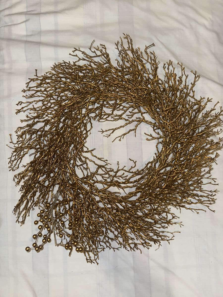 Elegant Gold Twig Branch Wreath with Berries – Orem Estate Sale