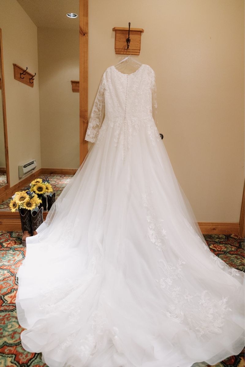 Beautiful White Lace Long Sleeve A-Line Wedding Dress with Chapel Train