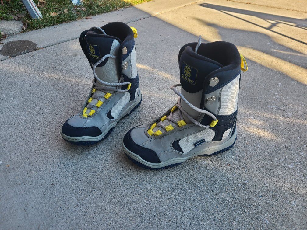snowboard boots M7 W8