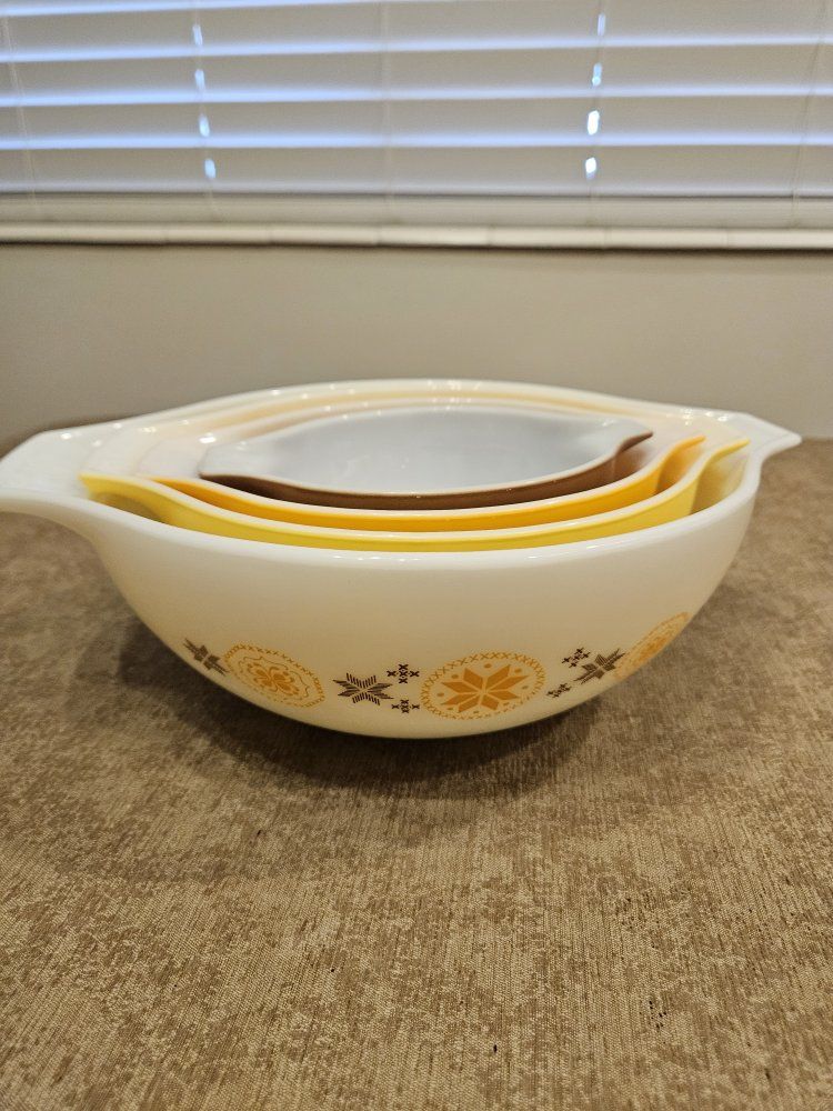 Vintage Pyrex Cinderella Nesting Mixing Bowls - Autumn Harvest Set, 4-Piece