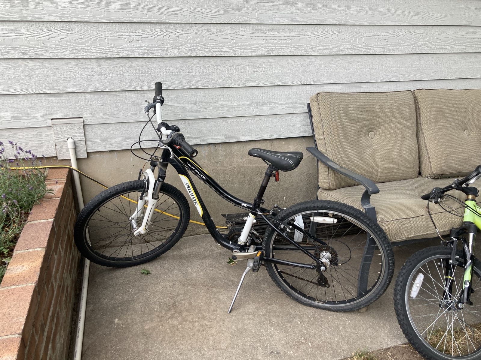 Specialized Hotrock 24" Kids Mountain Bike - Black/White, 21-Speed, Front Suspension