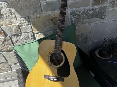 Yamaha F-310 Acoustic Guitar - Natural Finish