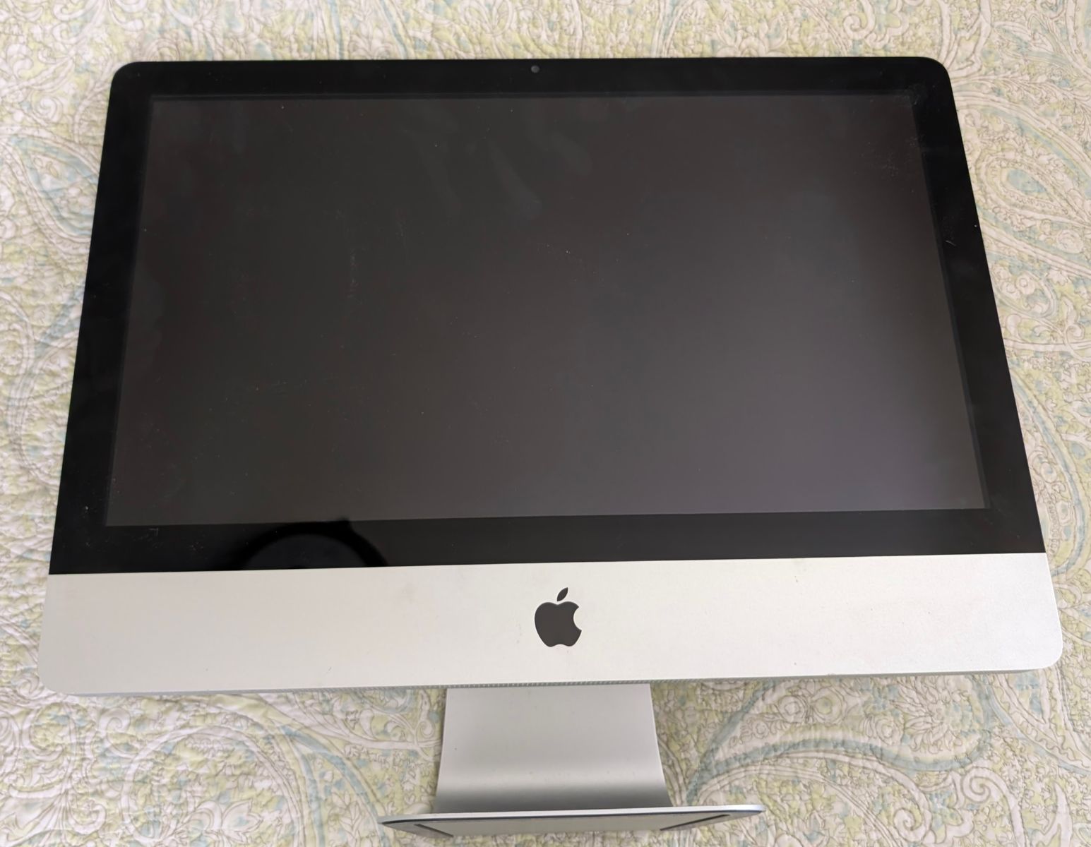 Apple iMac 21.5" 8GB RAM 500GB HD 2.5GHz i5 4-core CPU