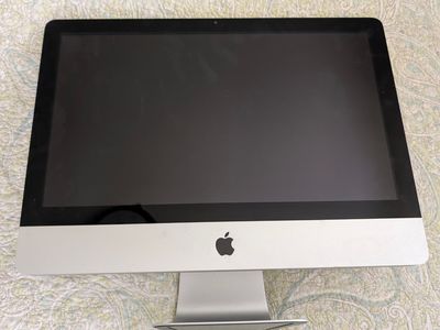 Apple iMac 21.5" 8GB RAM 500GB HD 2.5GHz i5 4-core CPU