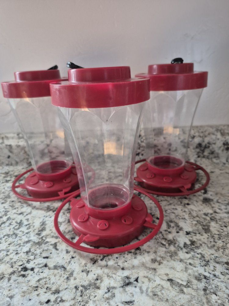 7 Hummingbird Feeders