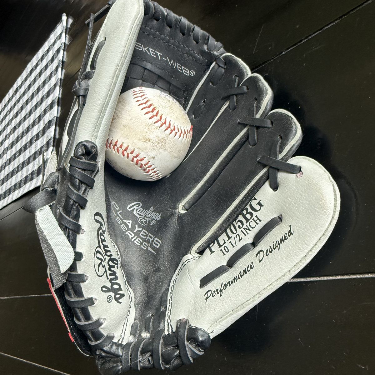 Rawlings 10.5” RH Throw Baseball Glove