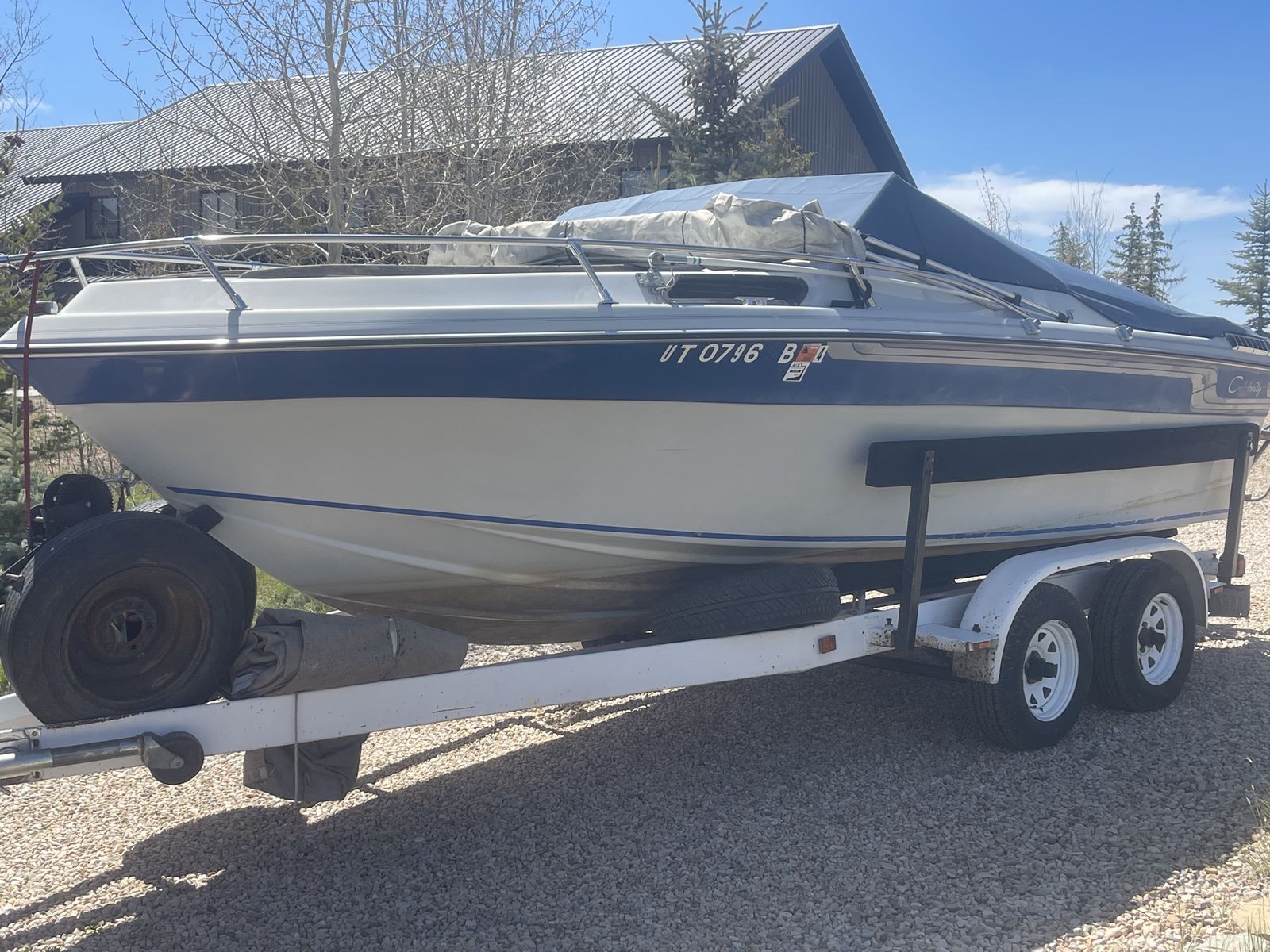 1984 Celebrity 21ft Cuddy Cabin