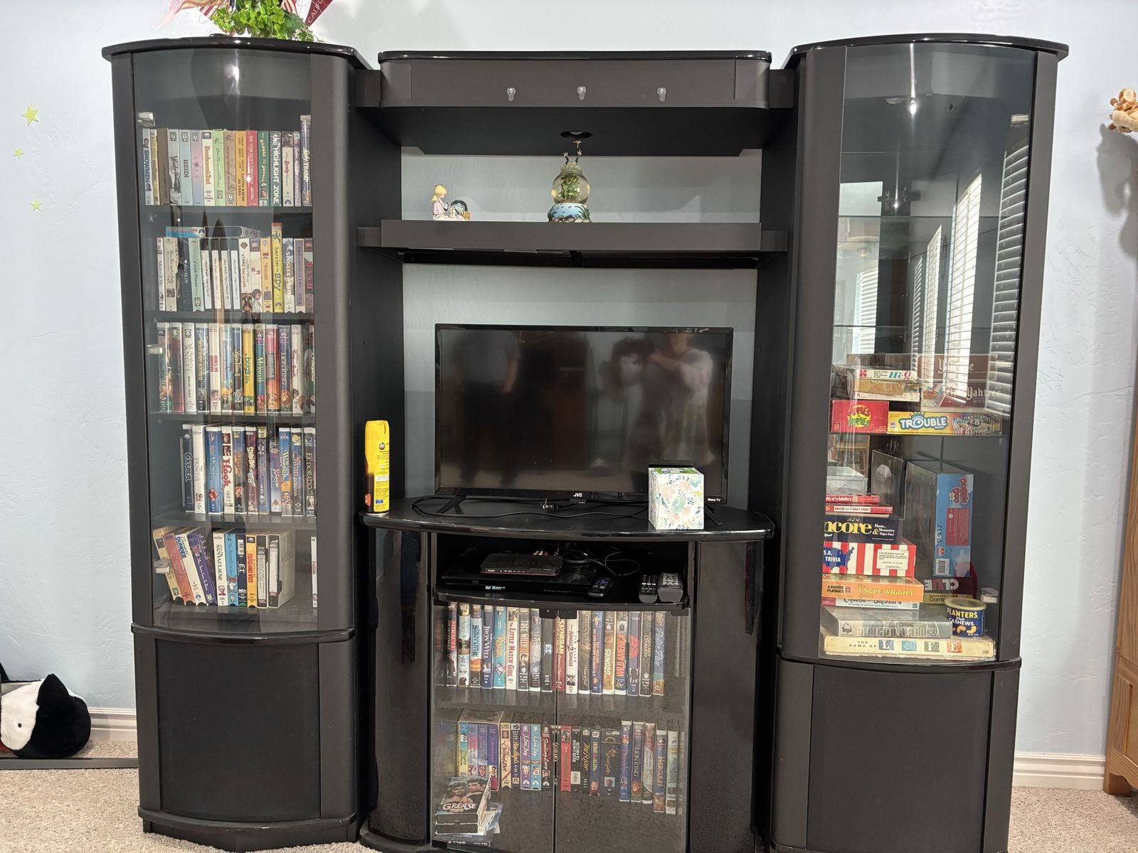 Entertainment center