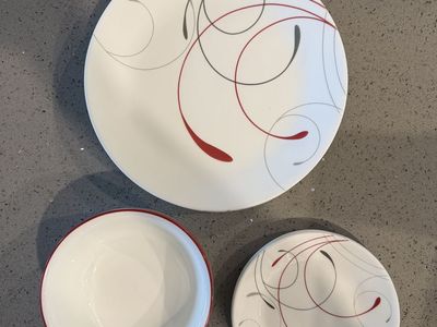 Dinnerware Set of Plates (4 people)