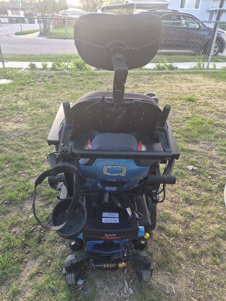 Quantum Edge 3 Power Chair – Fully Loaded, Like New.