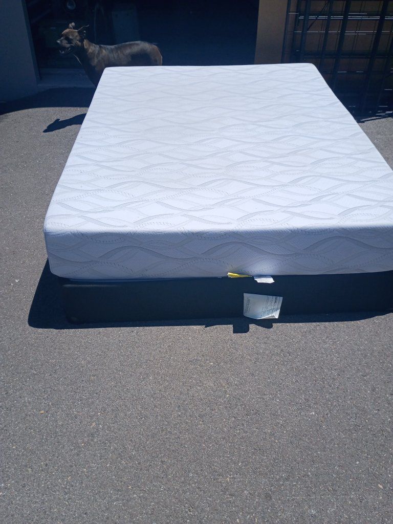 Main image 4