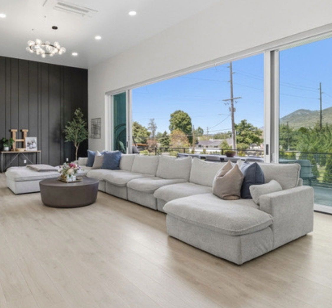 Gimma Sectional + Ottoman
