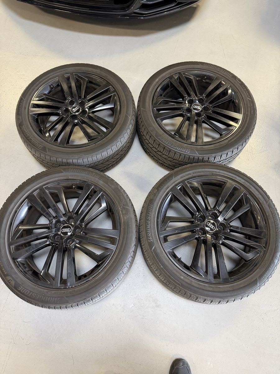 20 Inch audi Q5 Rims Black With Worn Tires