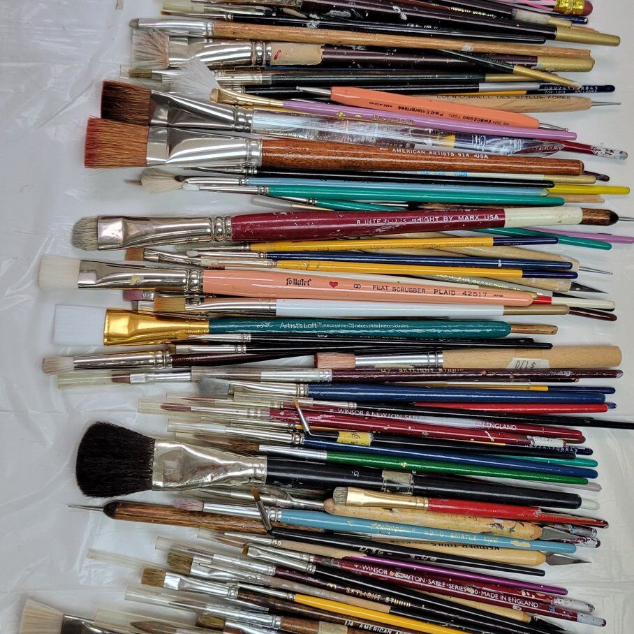 Artist paint brushes