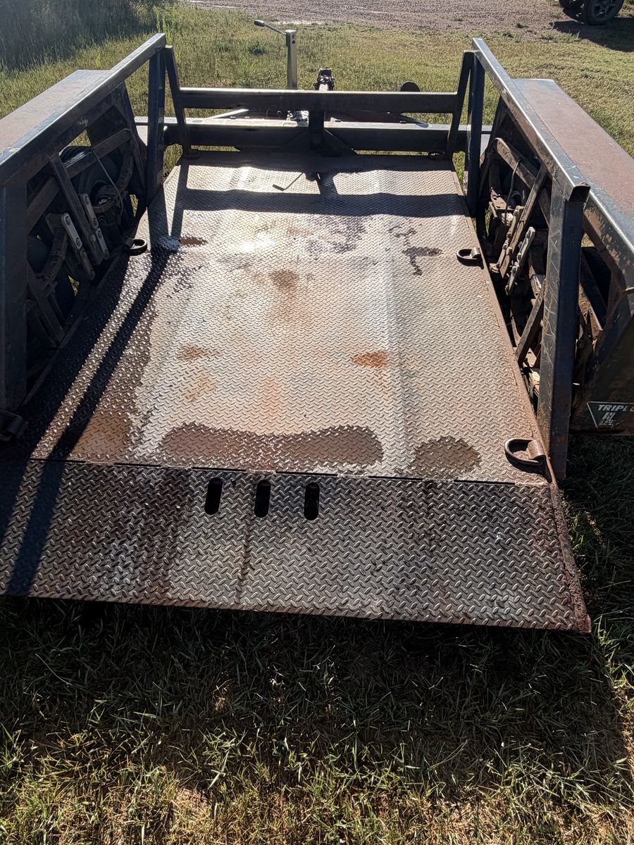 JLG 7610 trailer with hydraulic deck