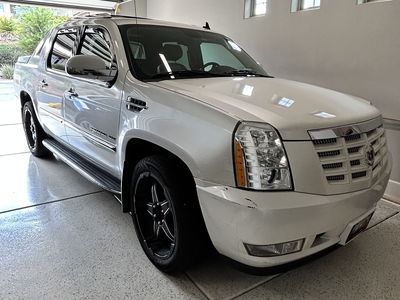 2011 Cadillac Escalade AWD – New Trans – 148k Miles