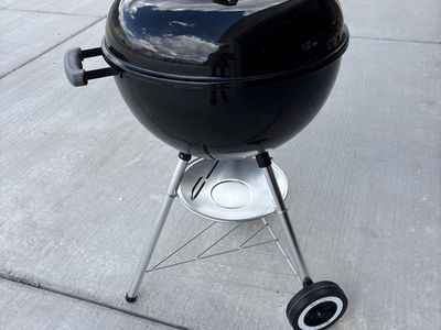 New Weber Original Kettle 18" Charcoal Grill - Black, Assembled