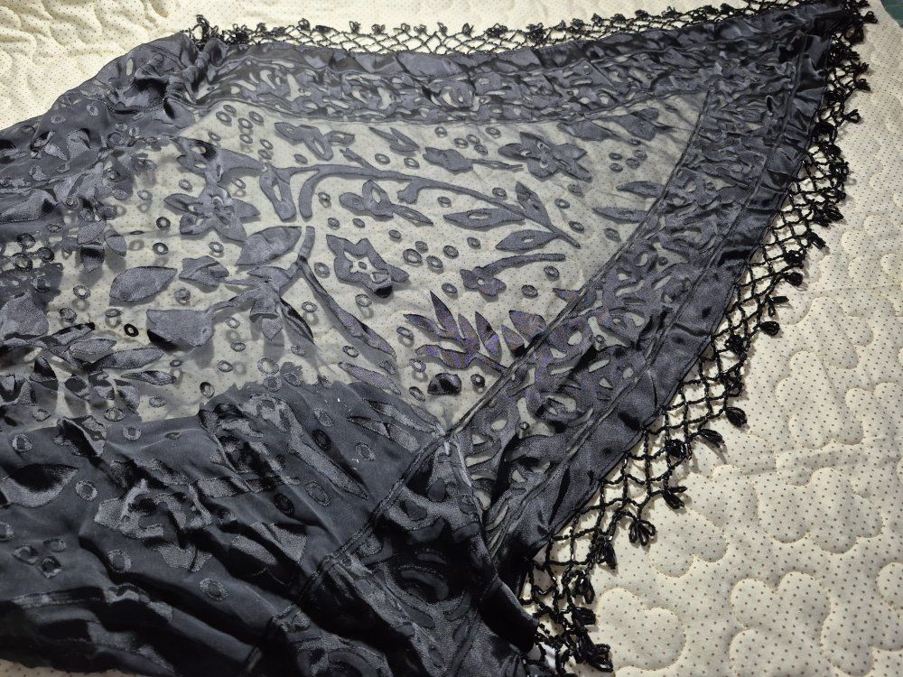 Alex Evenings Black Beaded Velvet Burnout Floral Evening Shawl Wrap