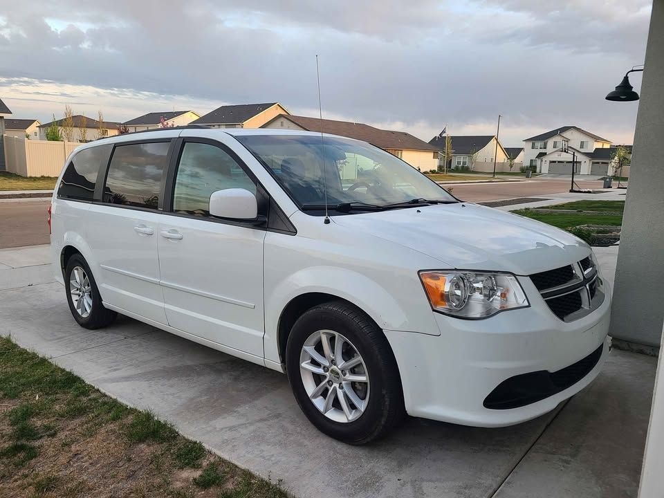2014 DODGE GRAND CARAVAN SXT 30th Anniversary