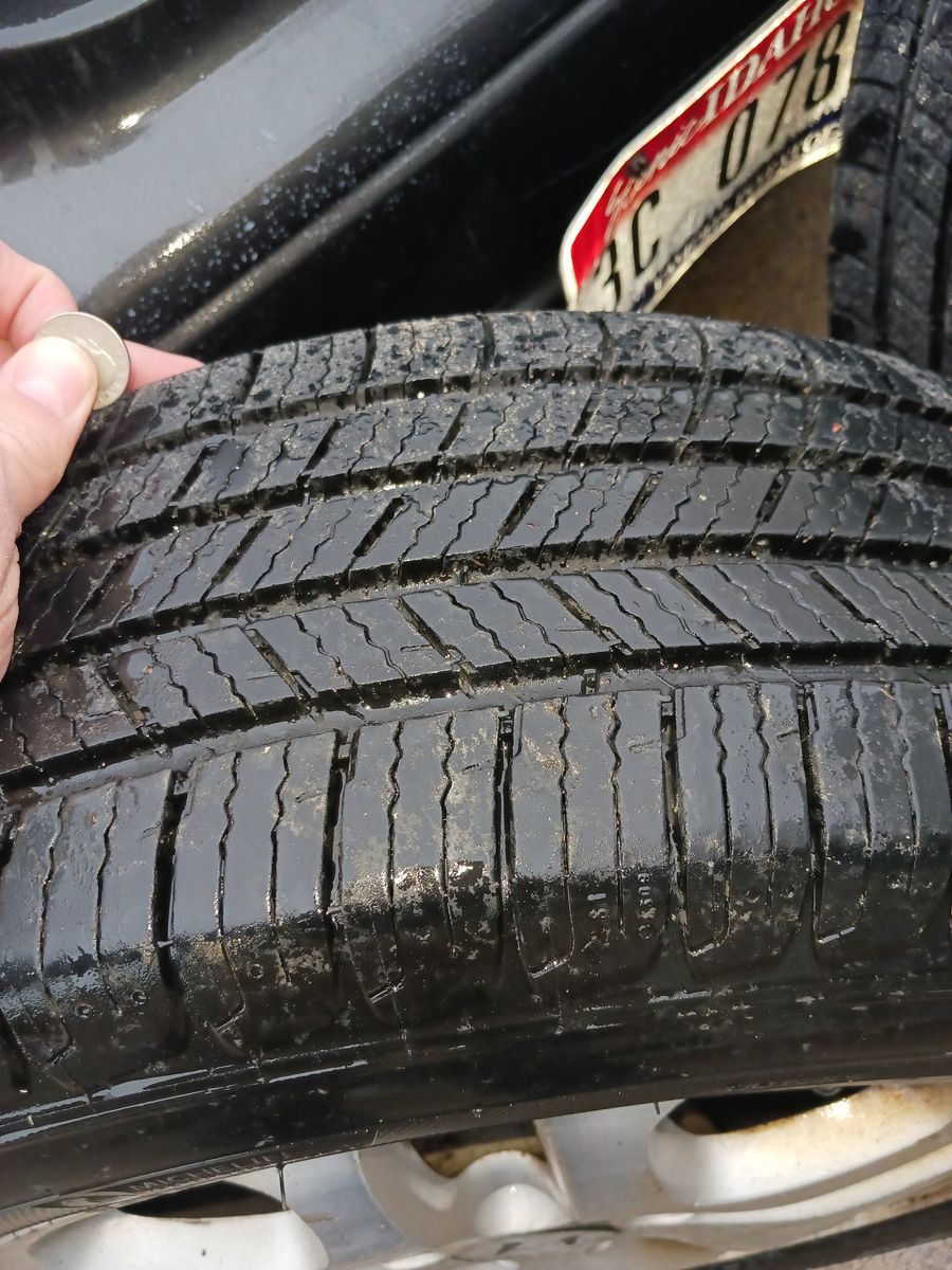 2 Honda Accord wheels 205 60 16 newer Michelin Tires