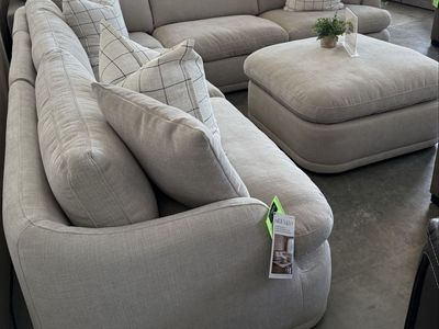 New! Modern designer style 6 pc. Cloud sectional