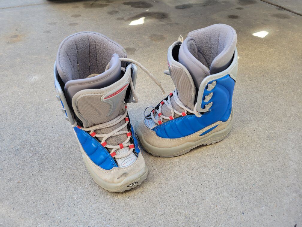 kids snowboard boots size 11-11.5 youth