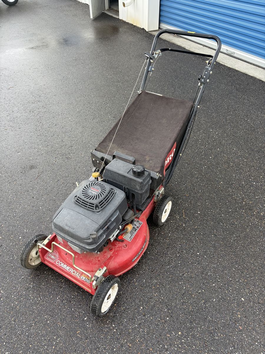 Toro Commercial 21 Lawn Mower with Kawasaki FJ180V Engine & Bag