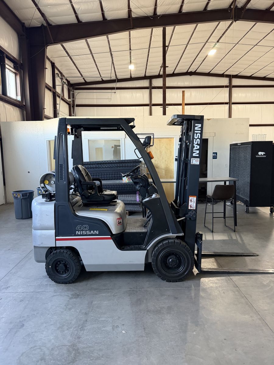 2010 Nissan 40 Series Forklift - Low 779 Hours, Runs Fantastic