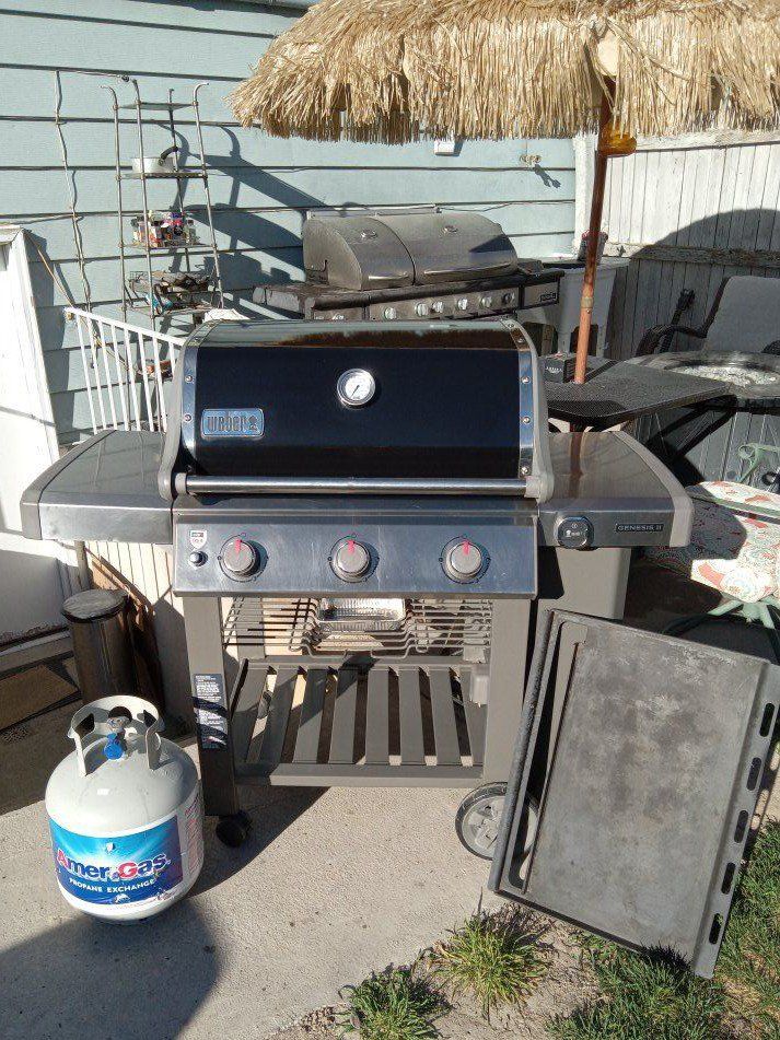 Weber Genesis II E-310 3 Burner Propane Grill