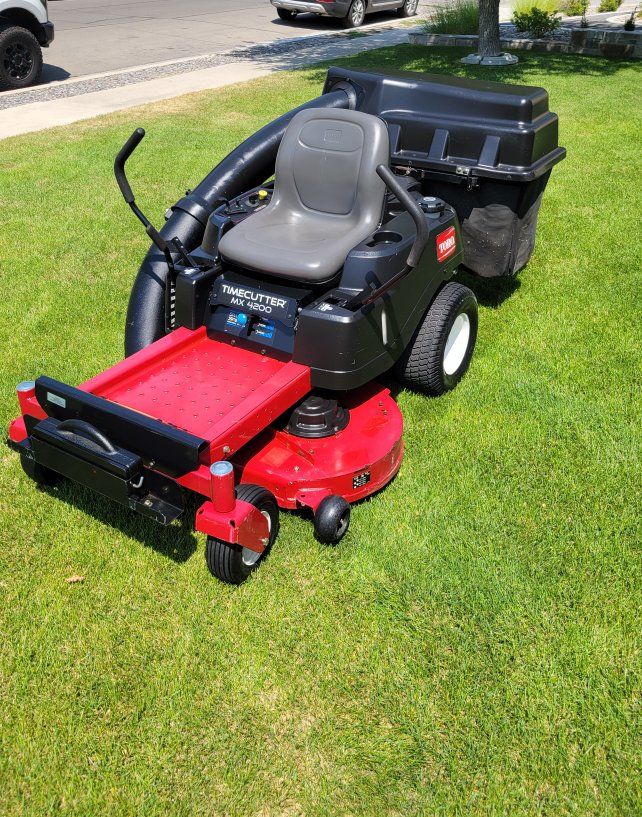 Toro TimeCutter MX 4200 42-Inch Zero Turn Riding Lawn Mower with Bagger