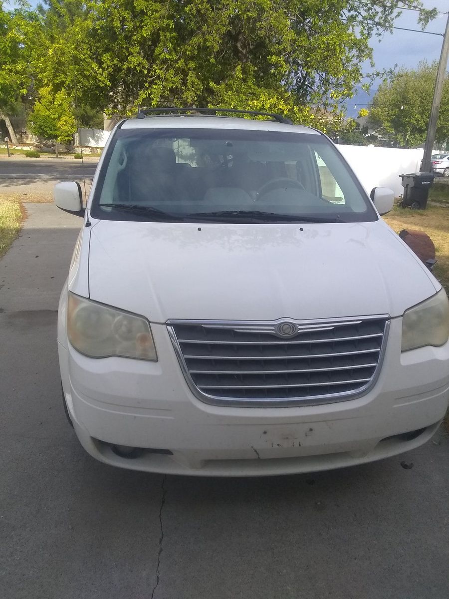 2010 Chrysler Town & Country