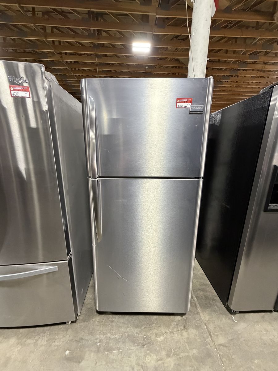 GOOD CONDITION FRIGIDAIRE TOP AND BOTTOM FRIDGE