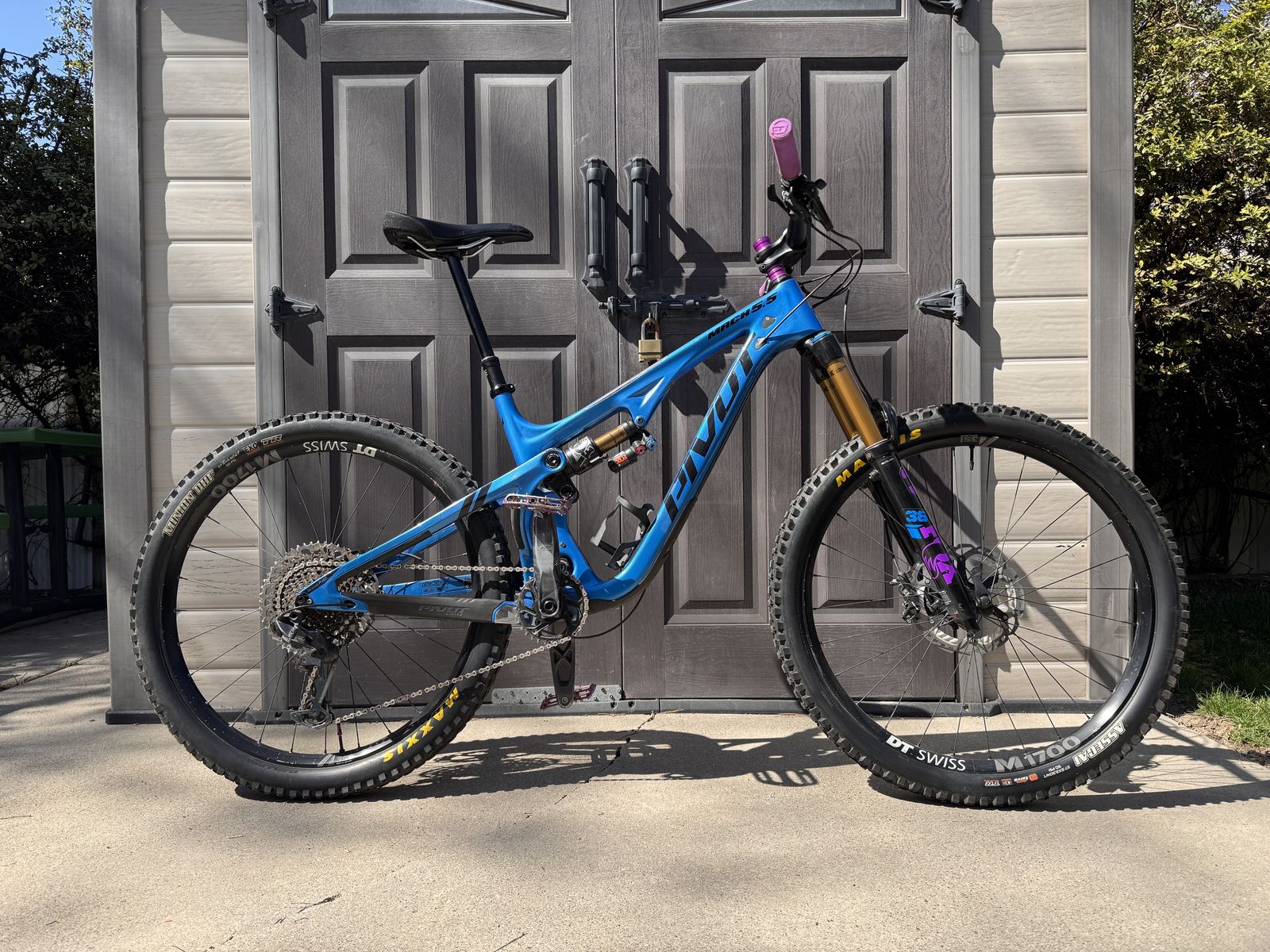Pivot Mach 5.5 Medium Carbon Mountain Bike