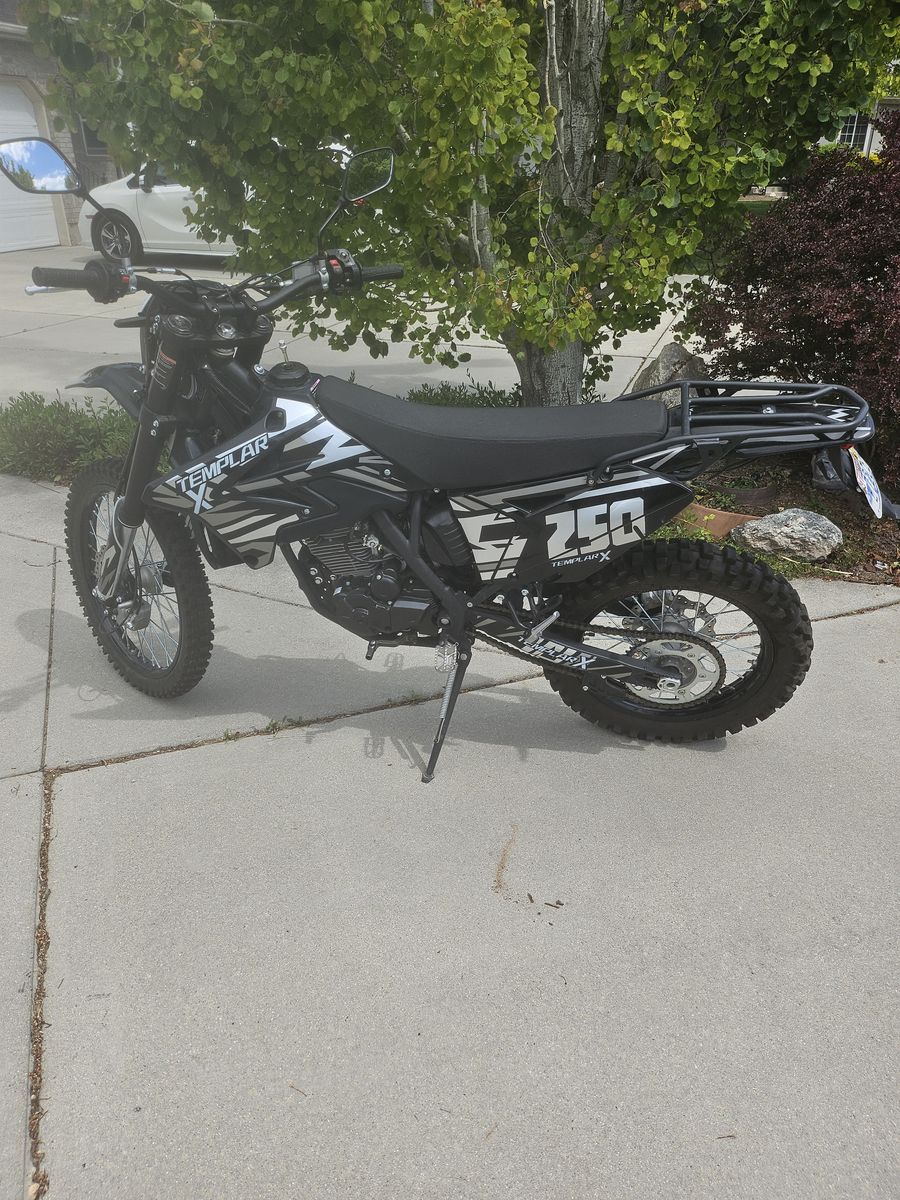Motorcycle 250cc $1,100  Like New