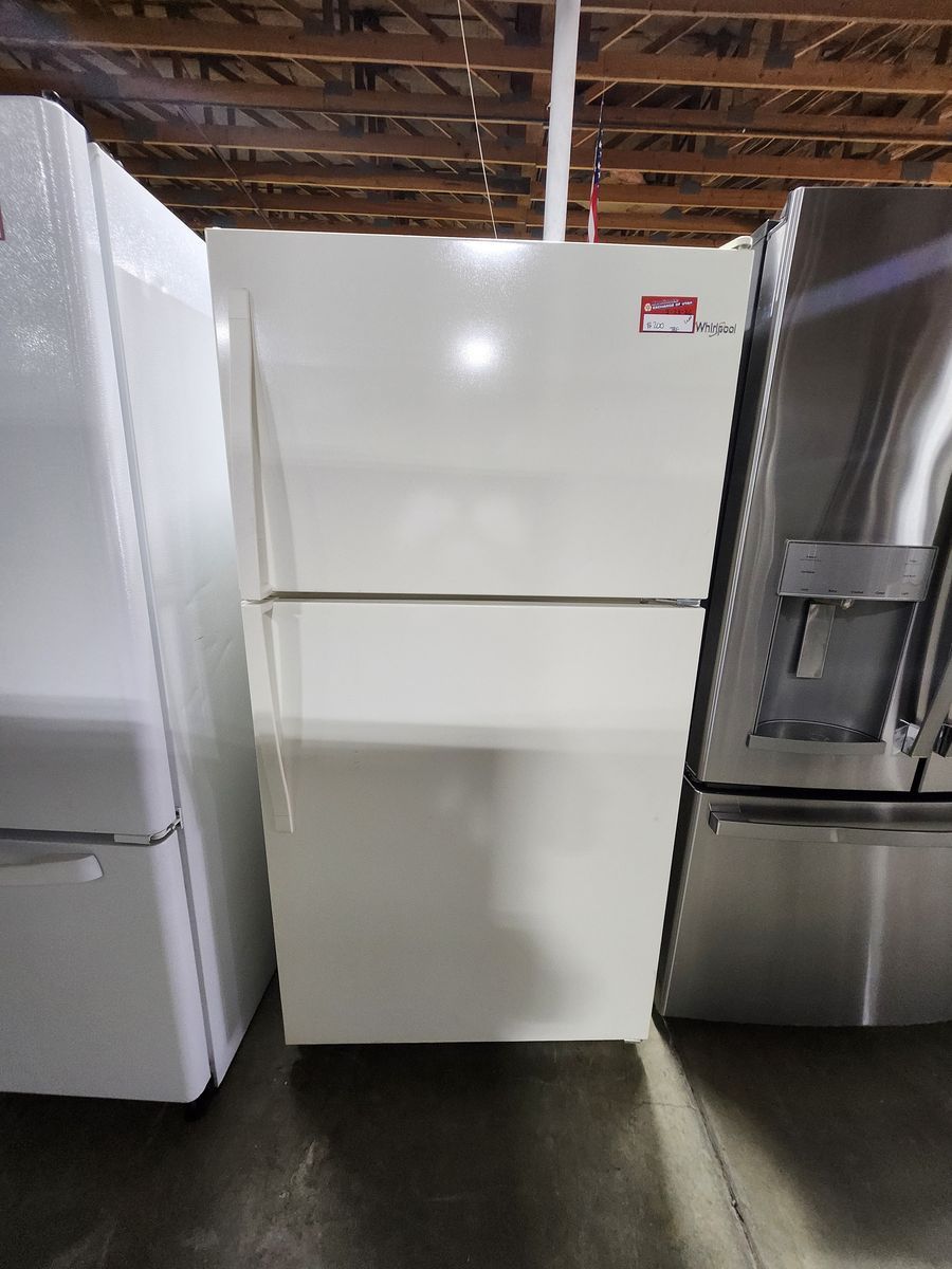NICE WHIRLPOOL TOP AND BOTTOM FRIDGE! WITH A FULL WARRANTY