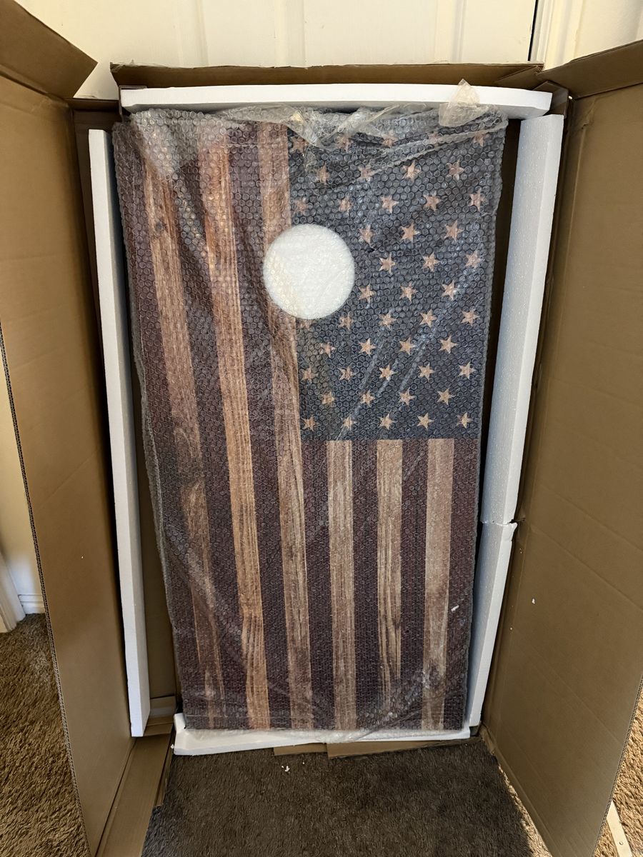 New Rustic American Flag Cornhole Set - Complete with Boards, Bags & Scorekeeper