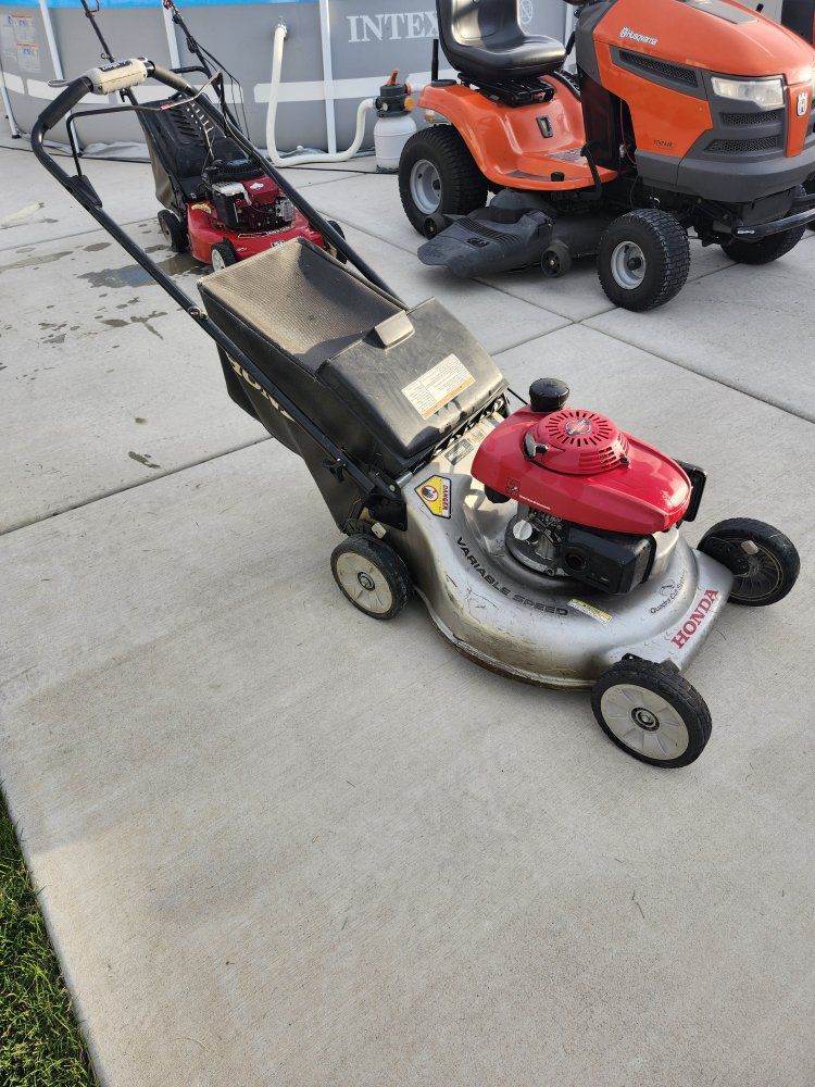 Honda Variable Speed Self-Propelled Gas Walk-Behind Lawn Mower with Smart Drive Control