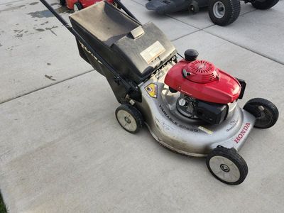 Honda Variable Speed Self-Propelled Gas Walk-Behind Lawn Mower with Smart Drive Control